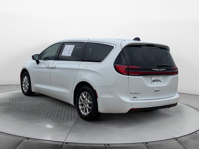 Used 2024 Chrysler Pacifica Touring-L FWD image 5