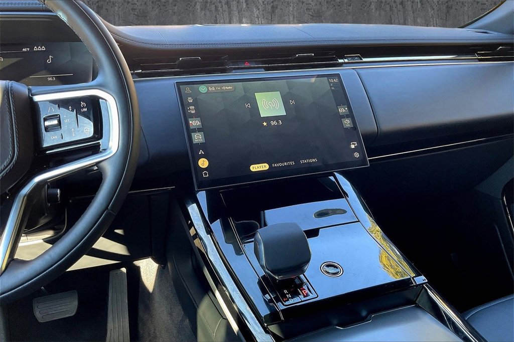 Used 2025 Land Rover Range Rover Sport image 9