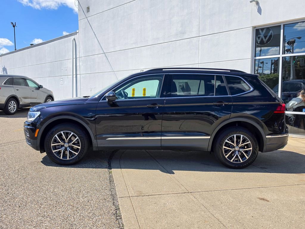 Used 2020 Volkswagen Tiguan SE w/ Panoramic Sunroof Package AWD/4WD image 2