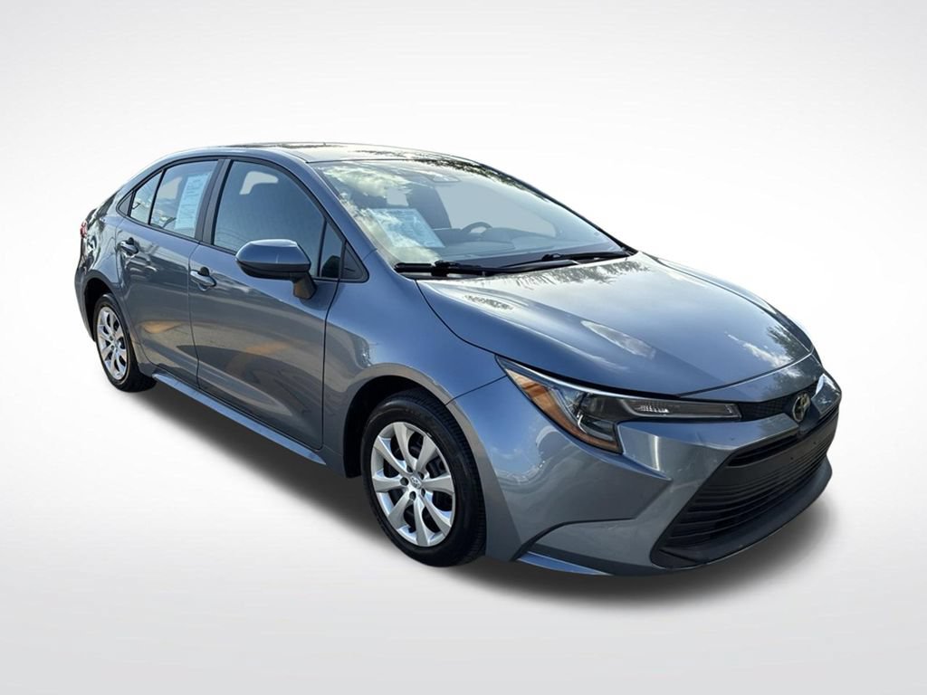 Used 2025 Toyota Corolla LE FWD image 3