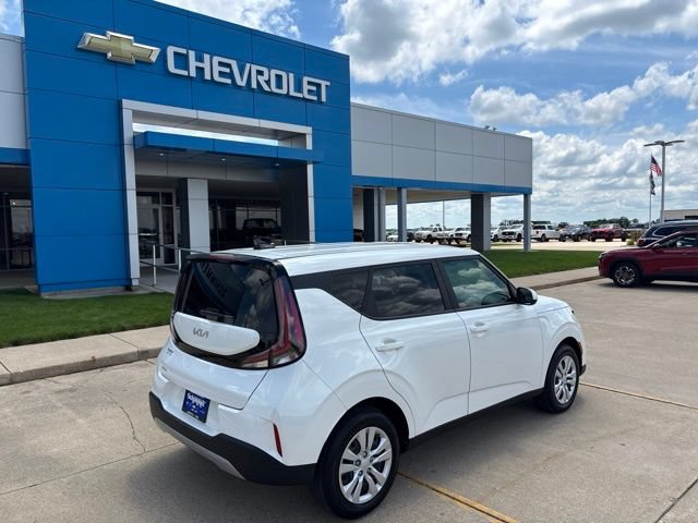 Used 2025 Kia Soul LX FWD image 9