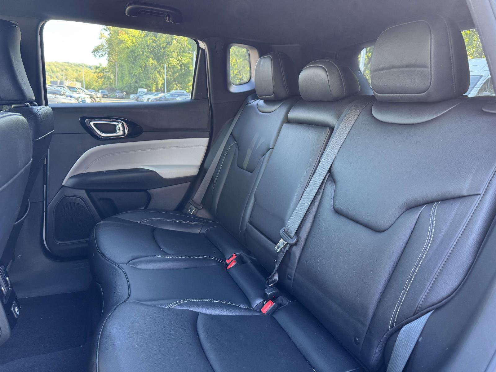 Used 2025 Jeep Compass Limited AWD/4WD image 30