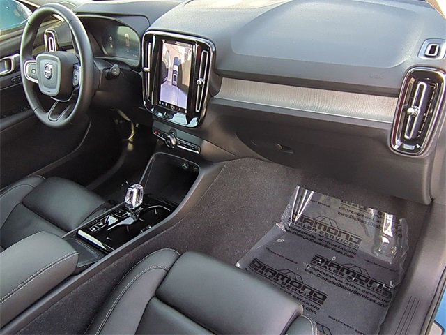 Used 2025 Volvo XC40 B5 Plus image 20