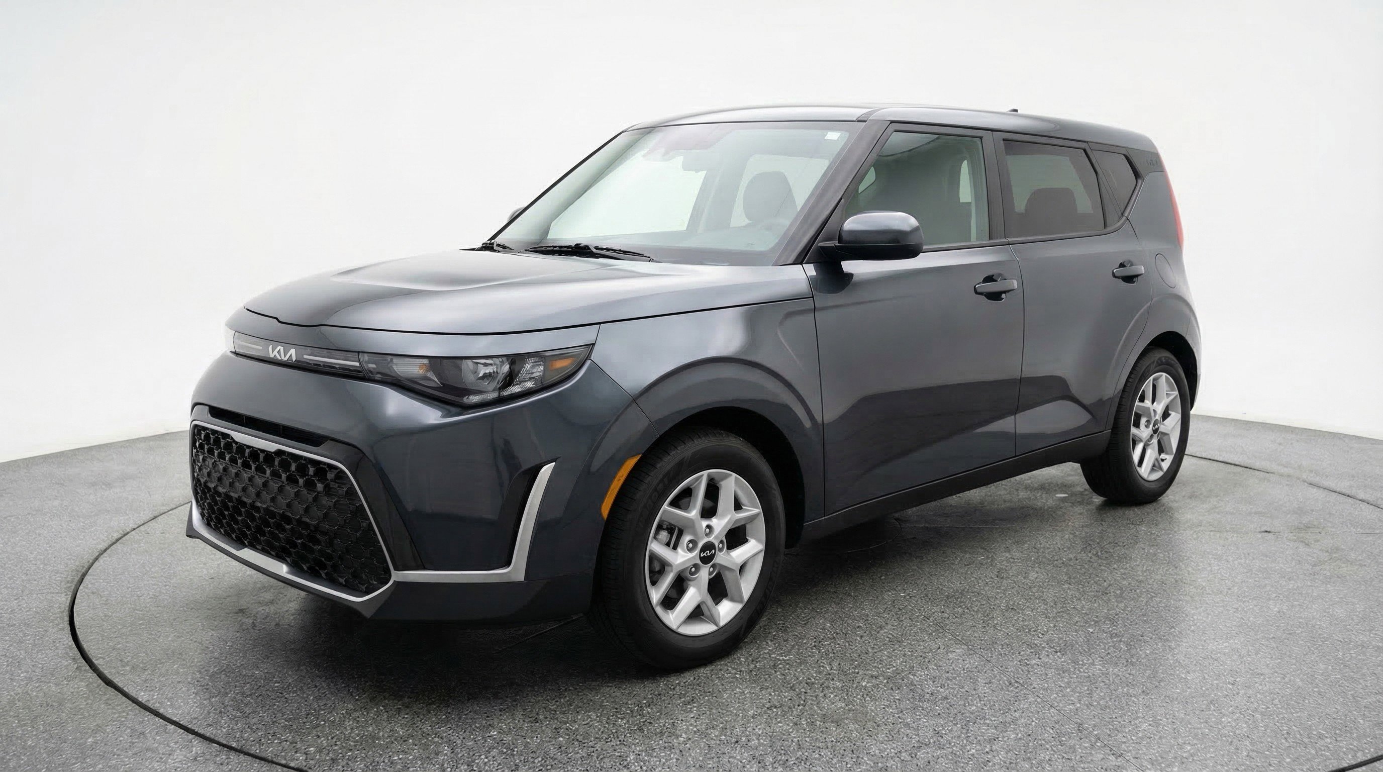 Used 2025 Kia Soul LX w/ LX Technology Package image 3