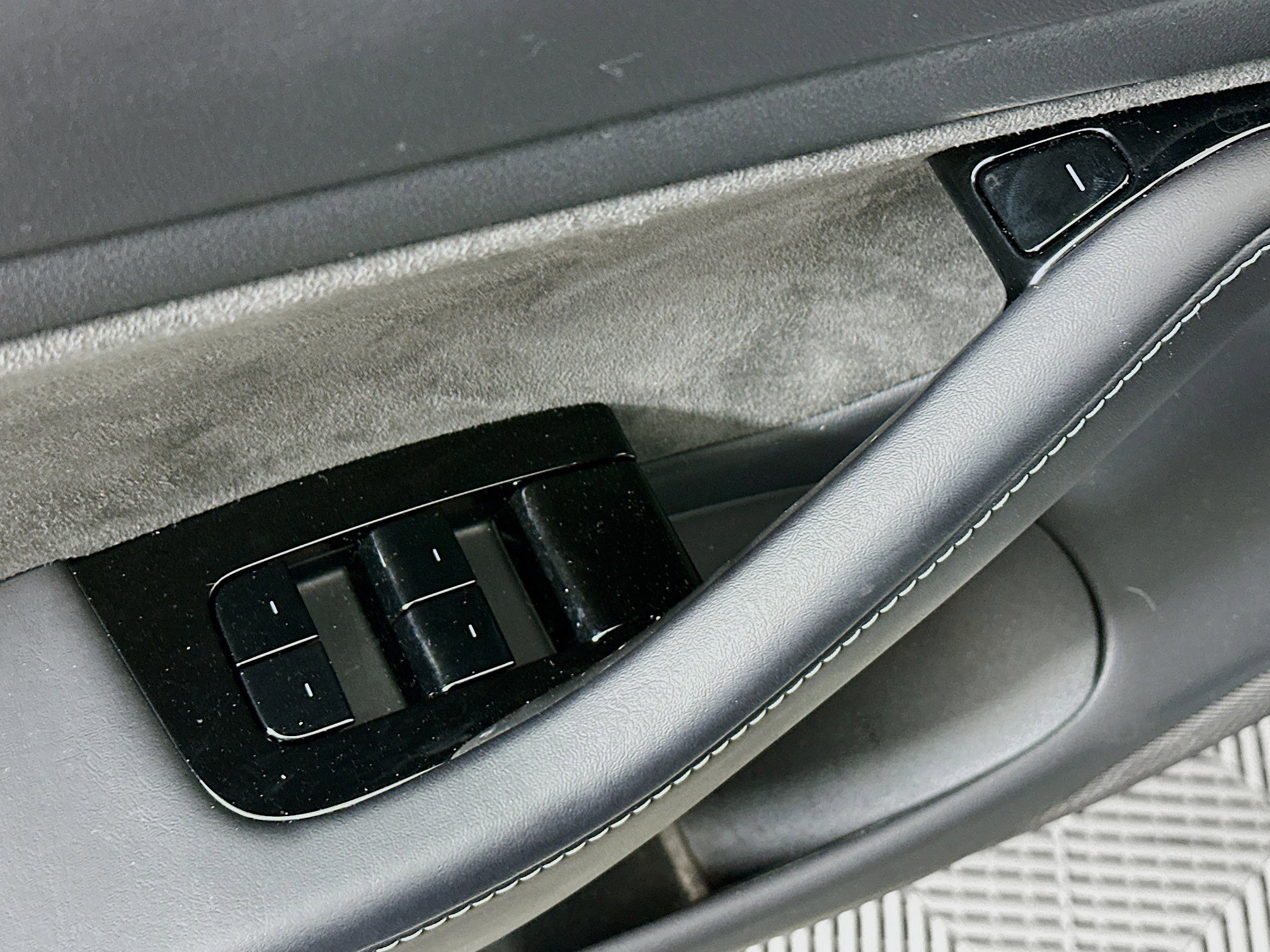 Used 2018 Tesla Model 3 Long Range RWD image 15