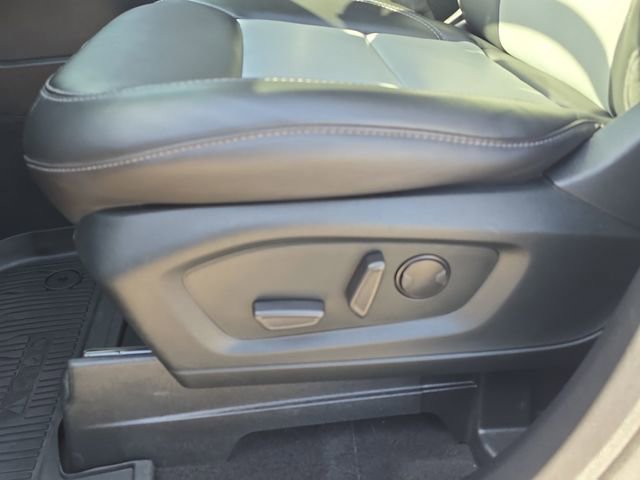 Used 2022 Ford Explorer XLT w/ Equipment Group 202A image 25