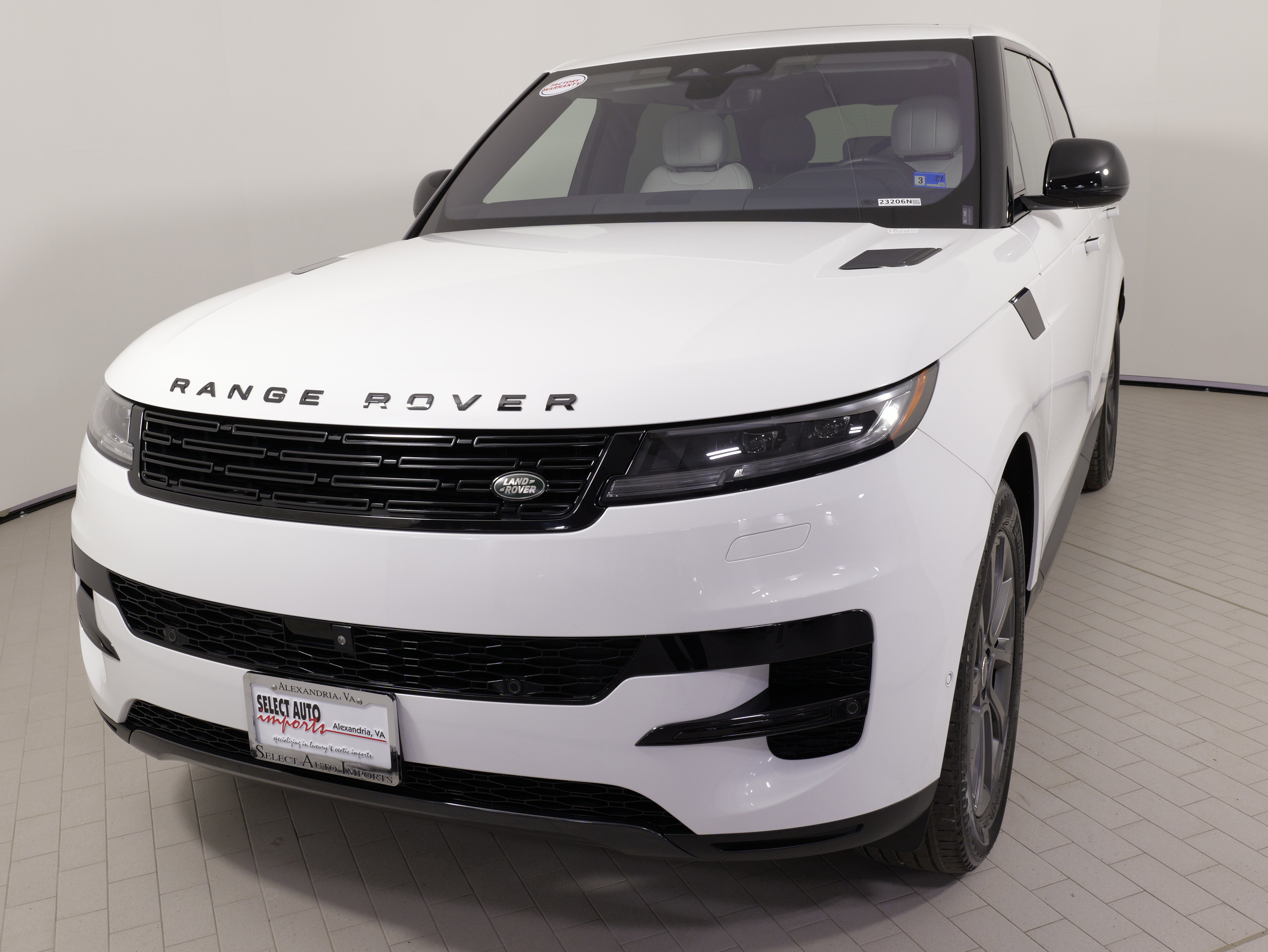 Used 2023 Land Rover Range Rover Sport SE image 4