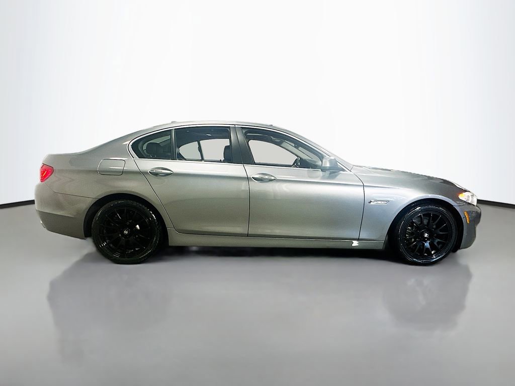 Used 2013 BMW 550i xDrive Sedan image 9
