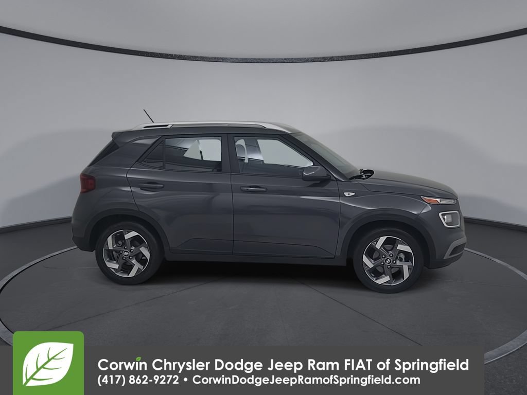 Used 2025 Hyundai Venue SEL FWD image 17