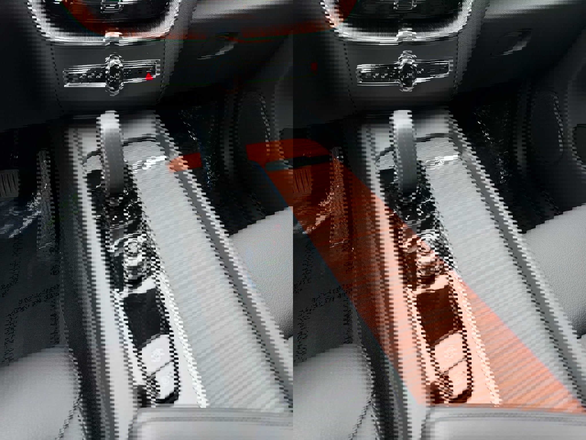 Certified 2024 Volvo XC60 B5 Plus w/ Protection Package Premier AWD/4WD image 16