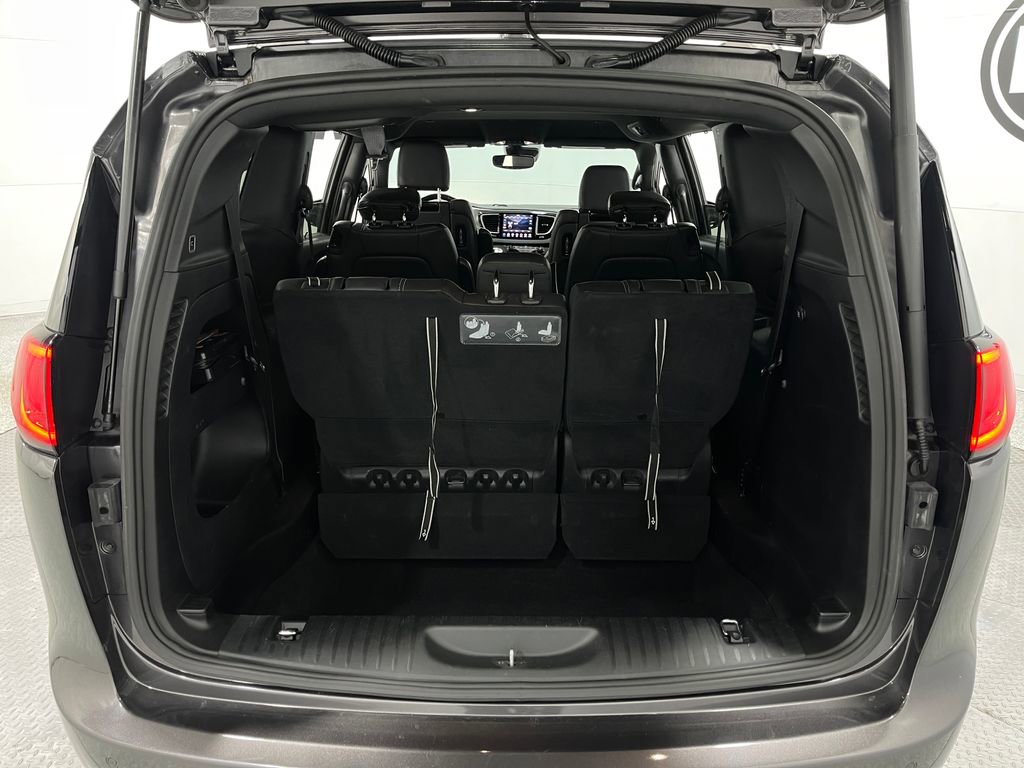 Used 2020 Chrysler Pacifica Touring-L w/ Advanced Safetytec Group image 26