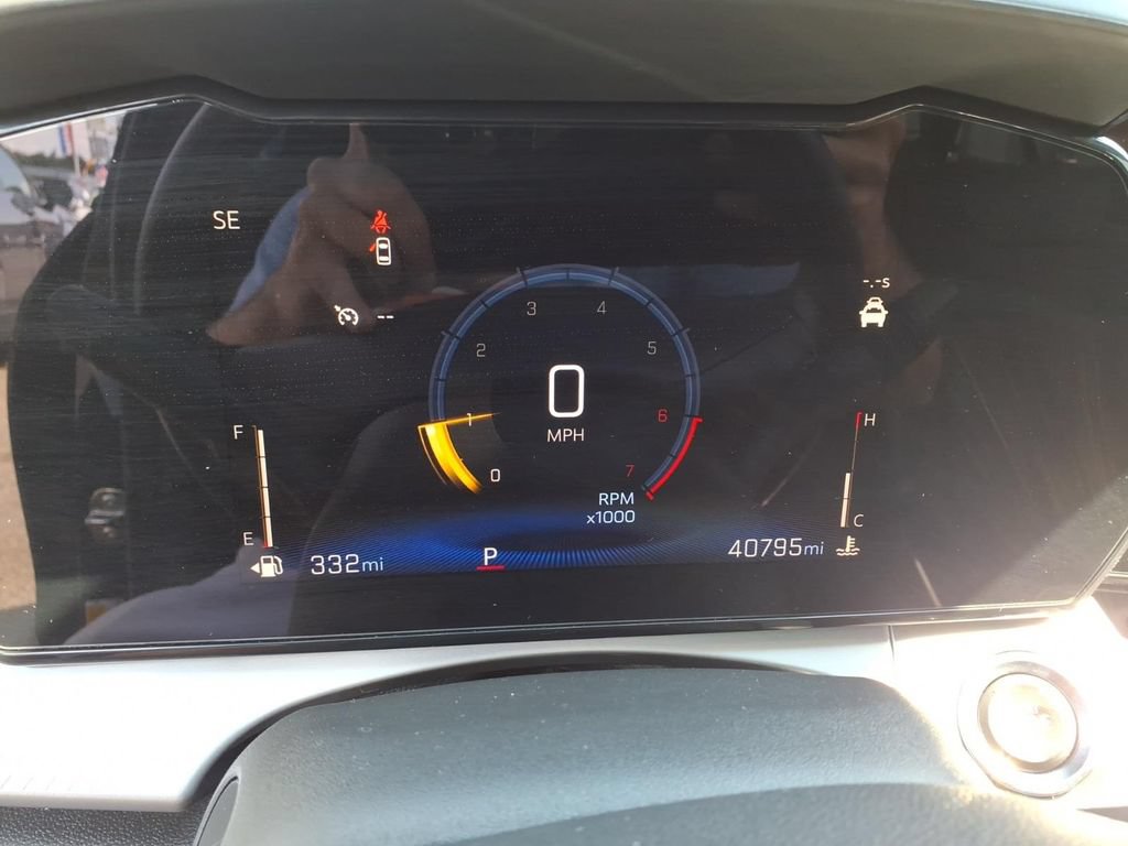 Used 2025 Chevrolet Trax LT w/ LT Convenience Package FWD image 8