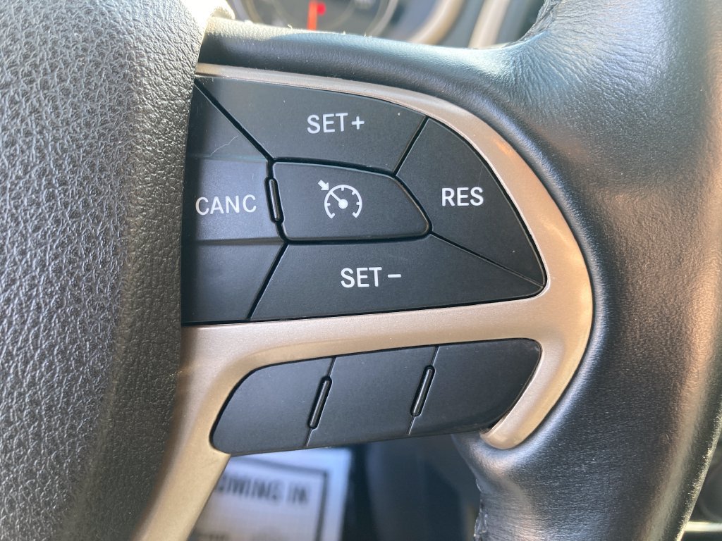 Used 2016 Jeep Cherokee Limited AWD/4WD image 39