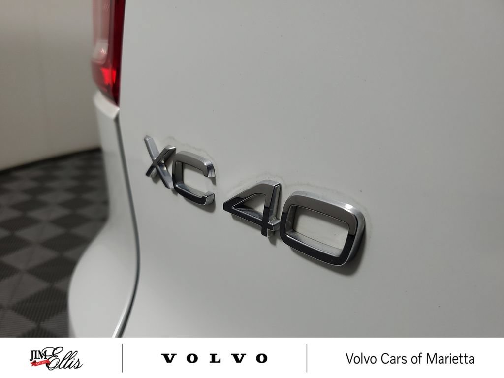 Used 2021 Volvo XC40 T5 Momentum w/ Climate Package AWD/4WD image 6