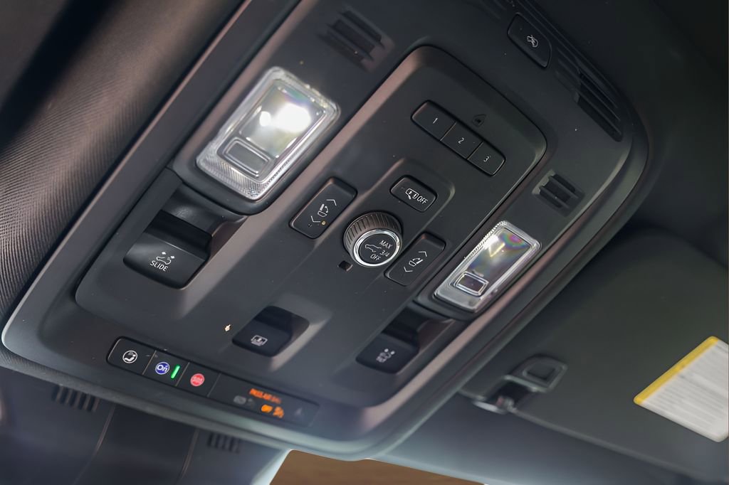 Used 2021 Cadillac Escalade Premium Luxury w/ Driver Assist Tech Package AWD/4WD image 22