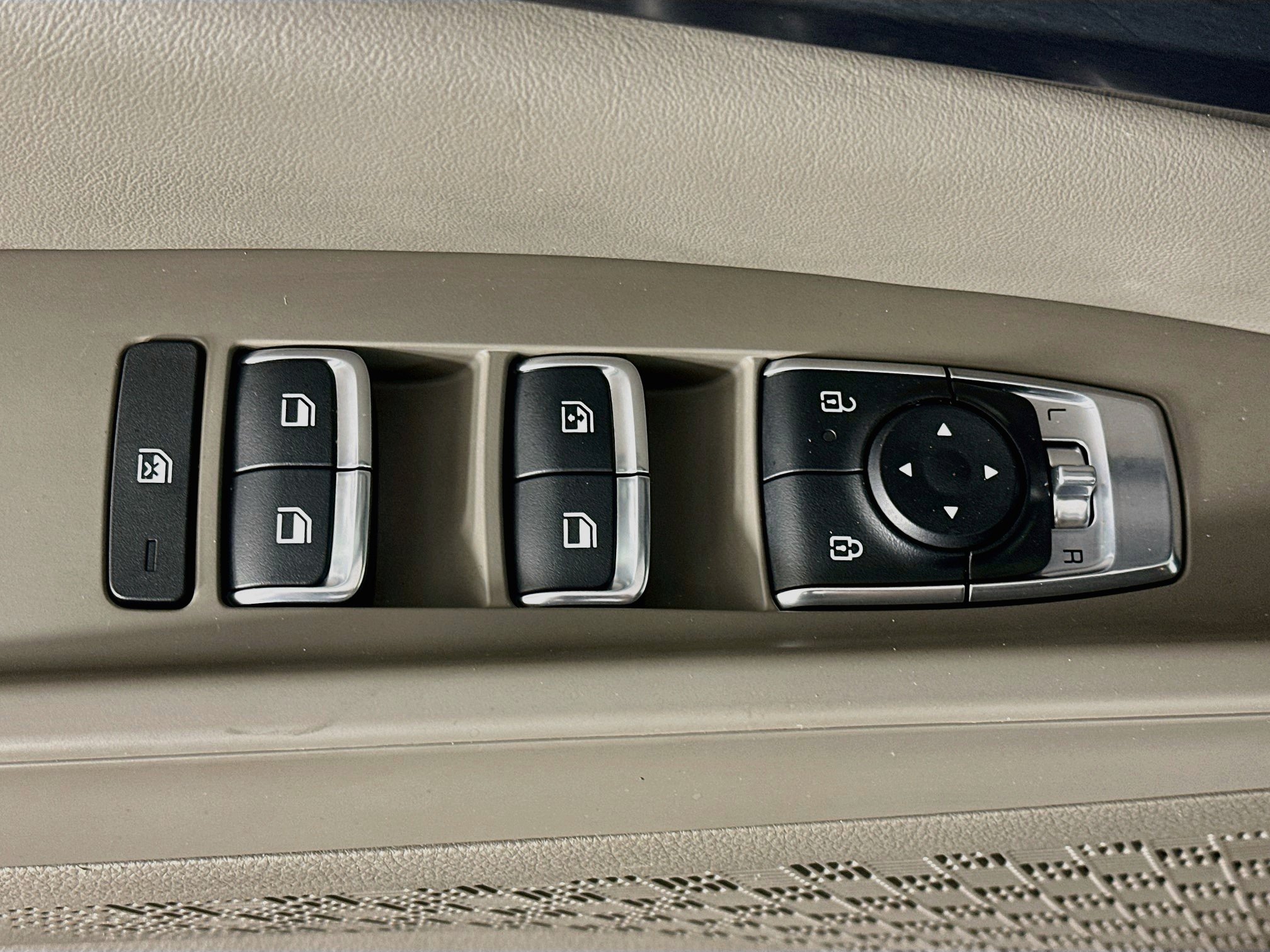 Used 2026 Kia Carnival FWD image 15