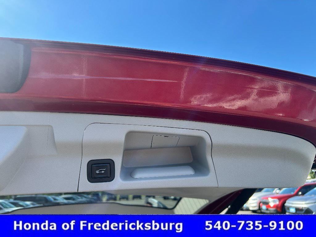 Used 2022 GMC Acadia SLT w/ Technology Package AWD/4WD image 14