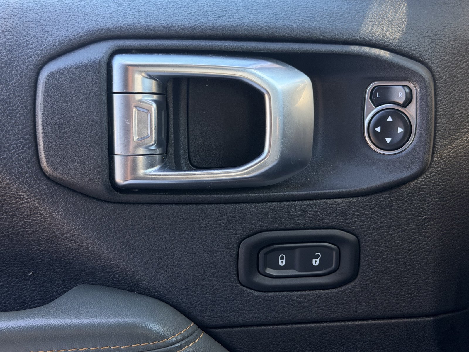 Used 2024 Jeep Wrangler High Altitude AWD/4WD image 21
