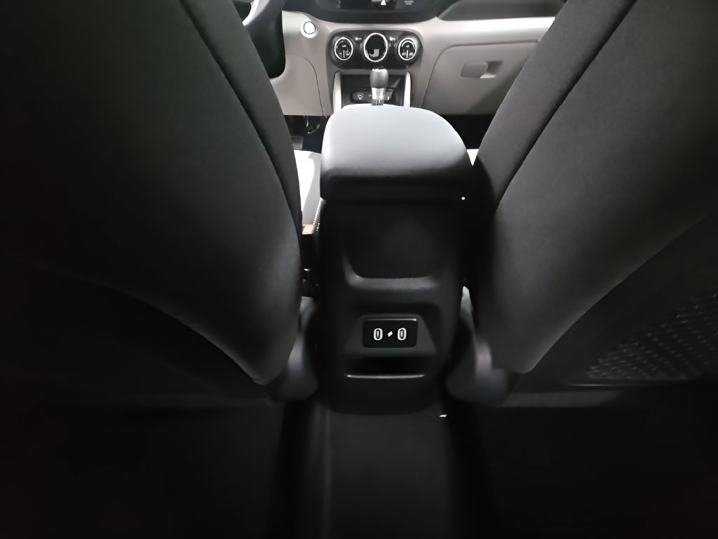 New 2026 Hyundai Venue SEL FWD image 28