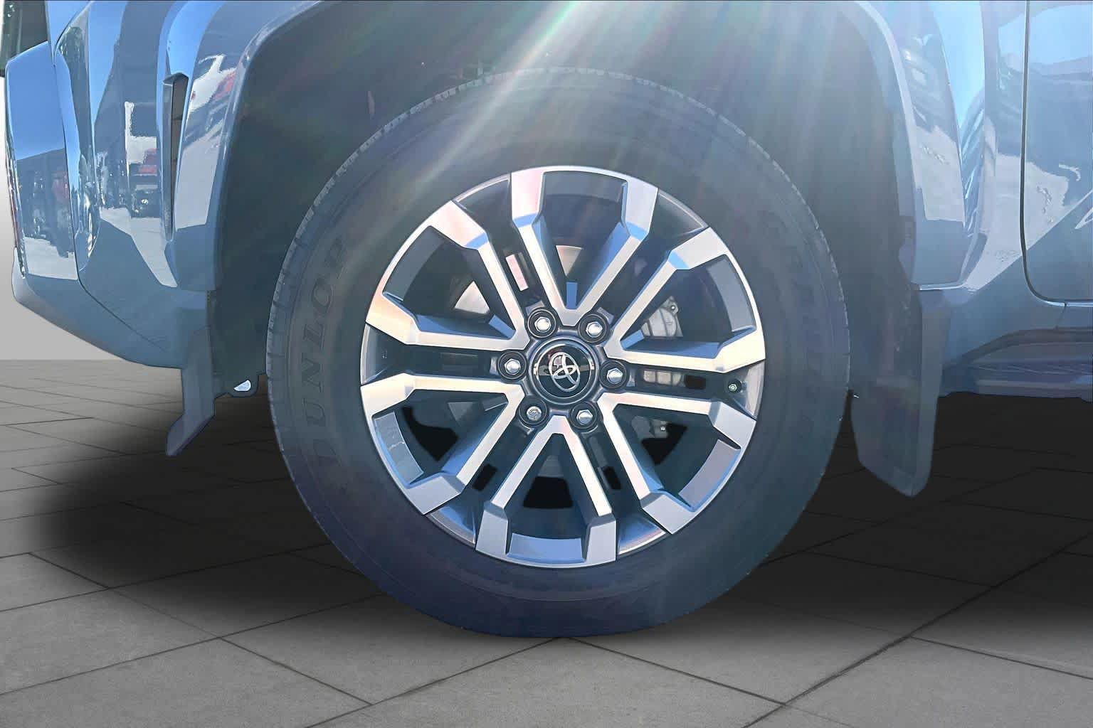 Used 2025 Toyota 4Runner Limited AWD/4WD image 11