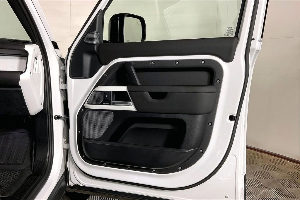 Used 2024 Land Rover Defender 110 S image 23