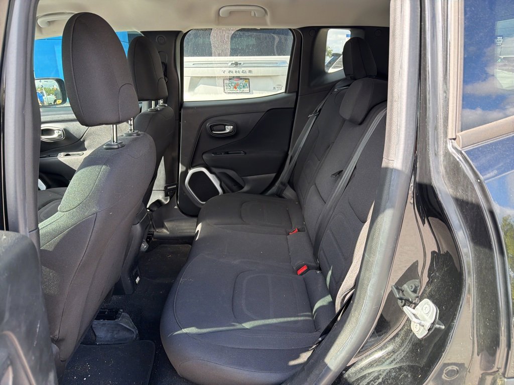 Used 2018 Jeep Renegade Latitude w/ Popular Equipment Group image 8