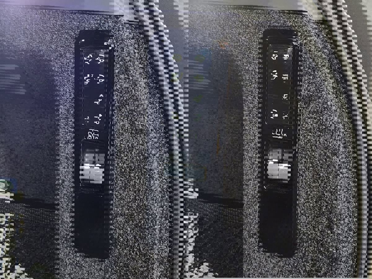 Used 2024 Land Rover Range Rover Long Wheelbase Autobiography image 54