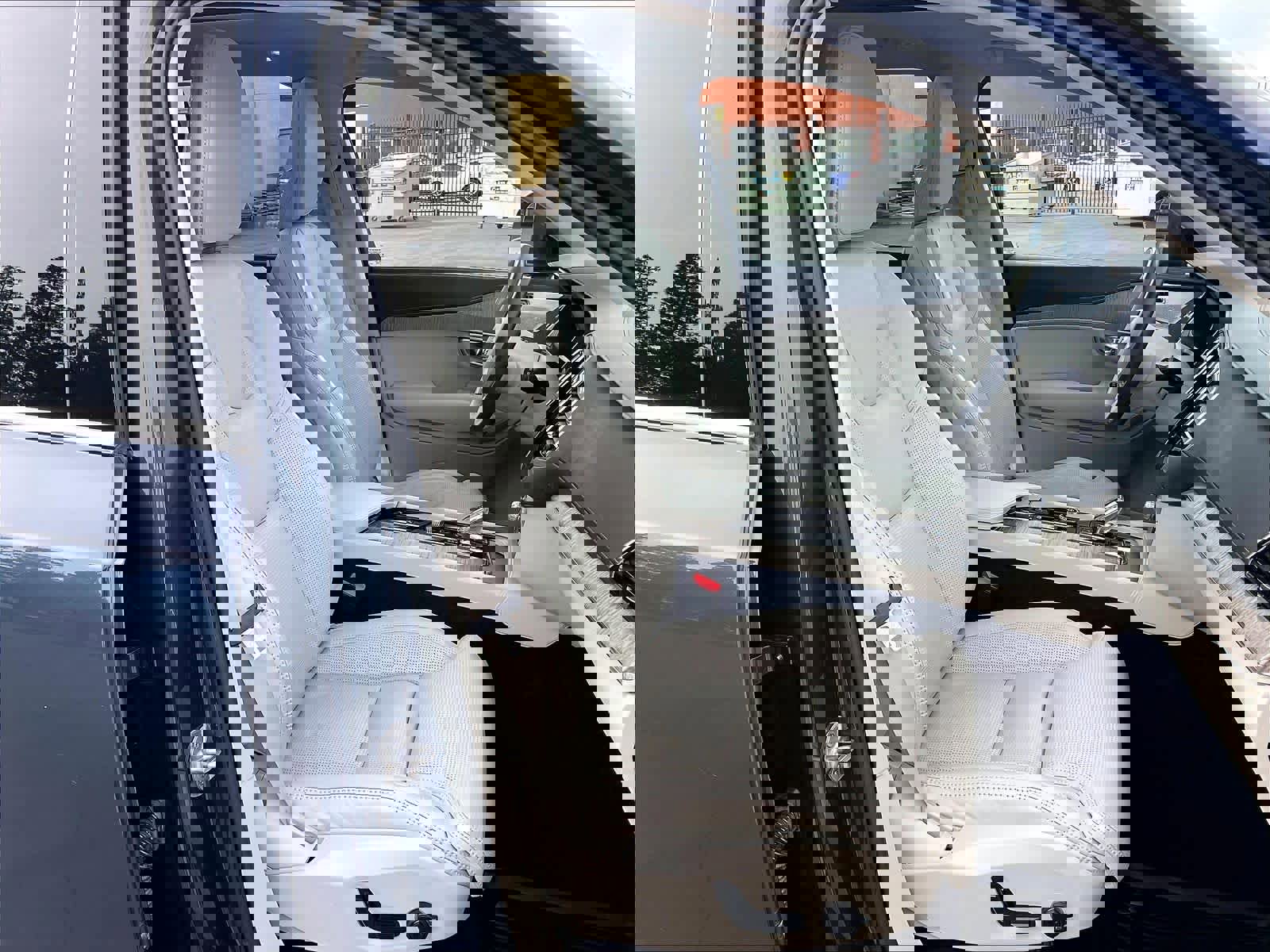 Used 2023 Volvo XC90 T8 Ultimate w/ Protection Package Premier image 9