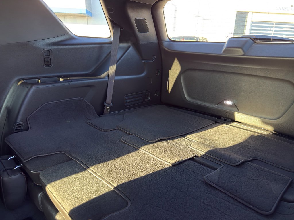 Used 2023 Chevrolet Traverse RS image 36