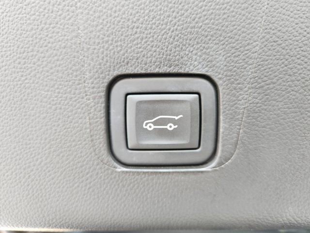 Used 2023 Chevrolet Traverse RS image 36