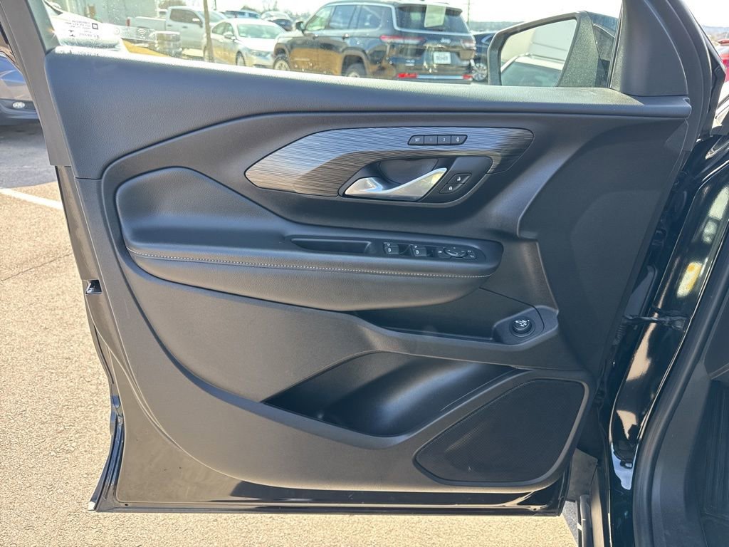 Used 2024 GMC Terrain SLT image 10