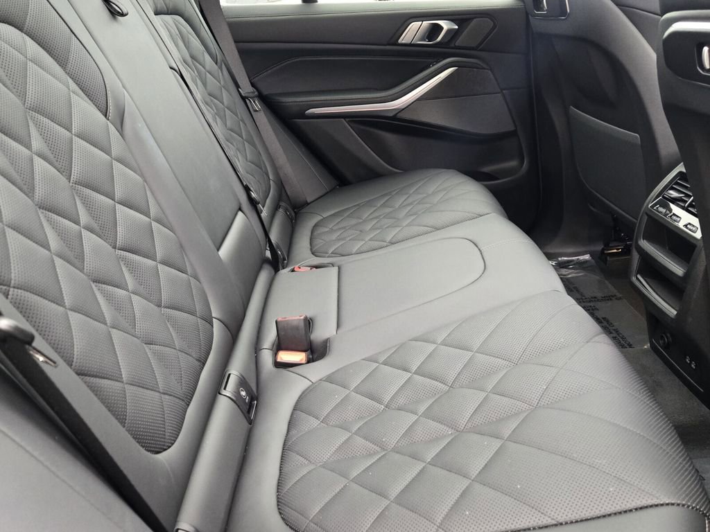 Used 2025 BMW X5 xDrive50e image 16