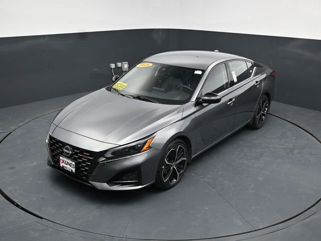 Used 2025 Nissan Altima 2.5 SR image 41