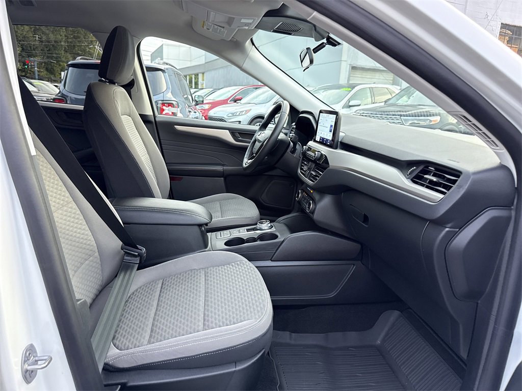 Used 2022 Ford Escape SE w/ SE Sport Appearance Package image 29