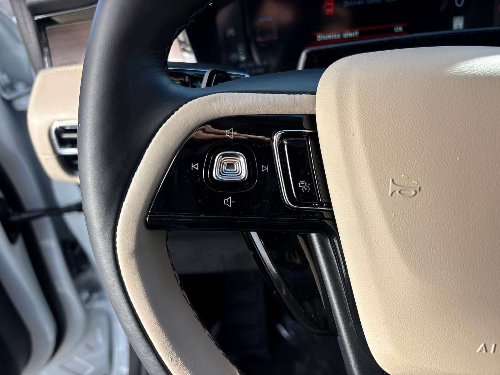 New 2026 Lincoln Corsair Reserve image 17