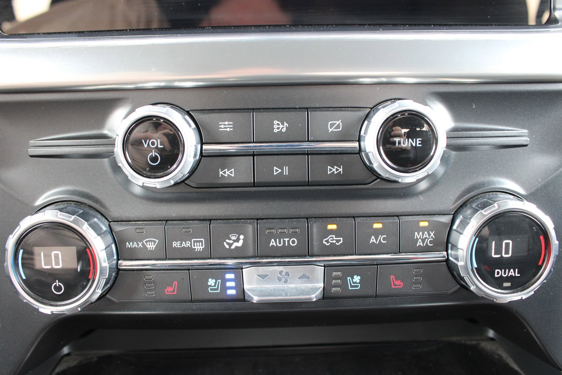 Used 2021 Ford F150 Lariat w/ FX4 Off-Road Package image 39