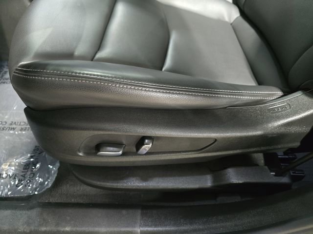 Used 2025 Cadillac XT6 Luxury image 32