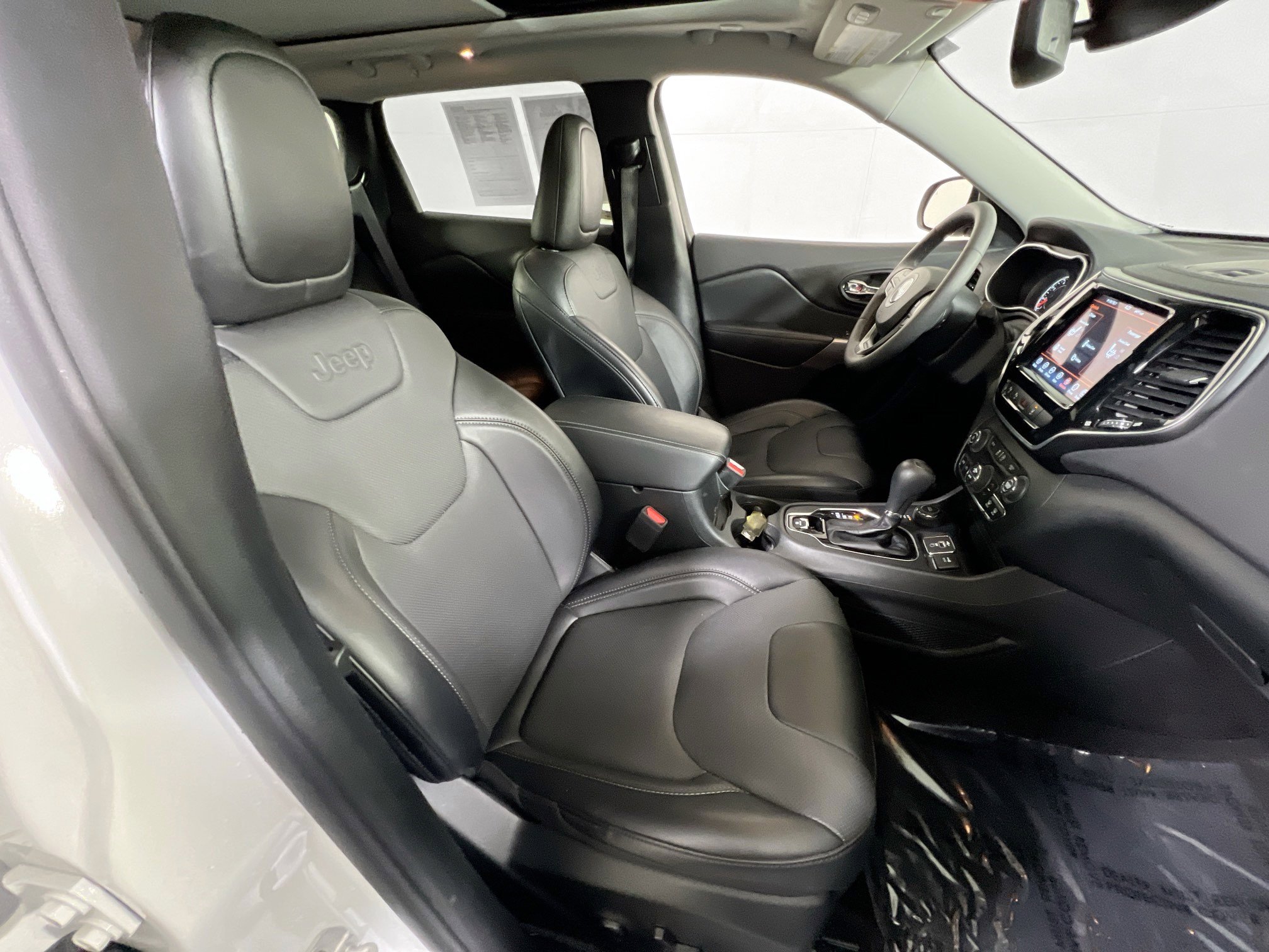 Used 2022 Jeep Cherokee Limited w/ Mopar Interior Package image 27