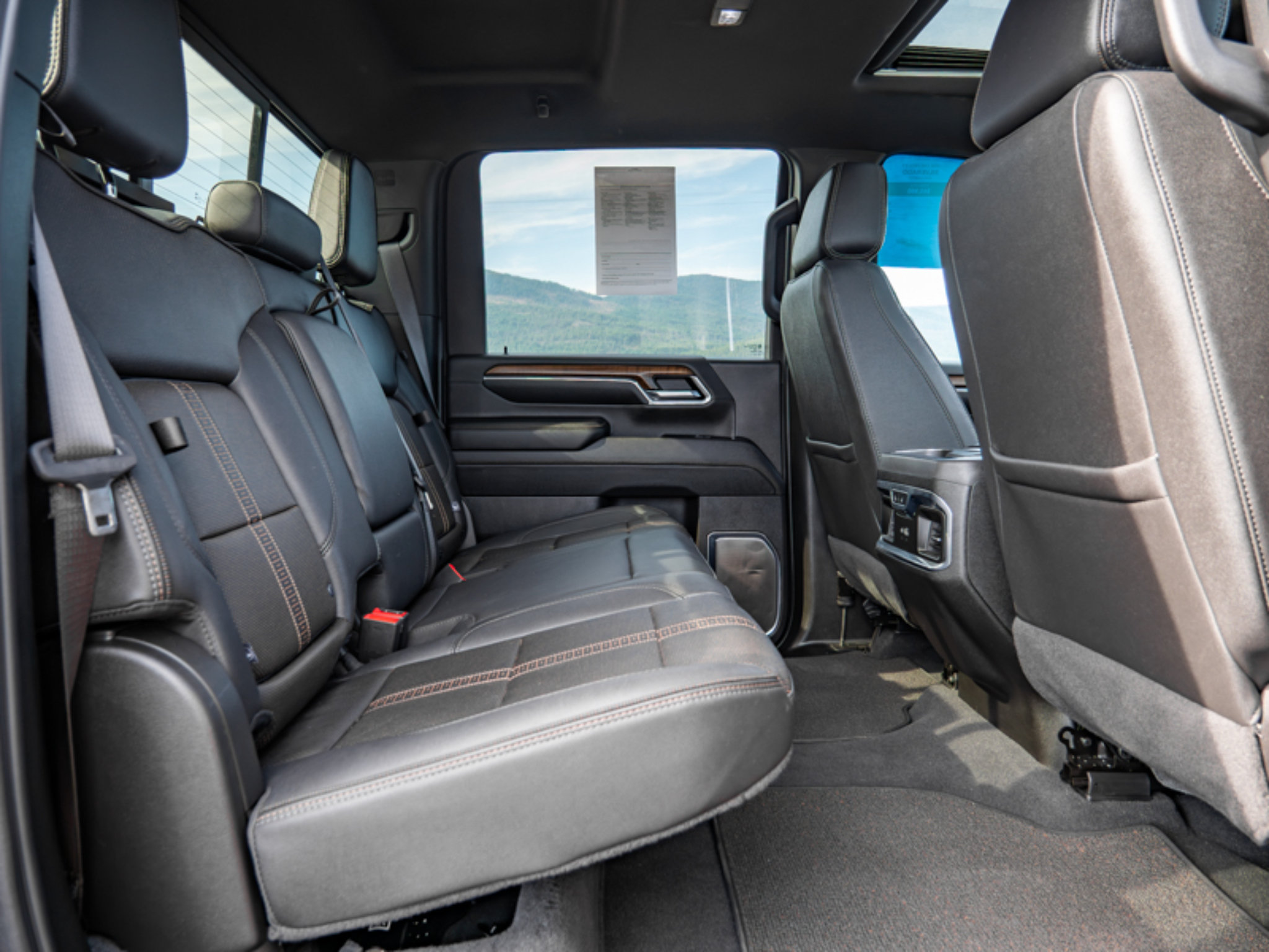 Used 2024 Chevrolet Silverado 3500 High Country w/ Technology Package AWD/4WD image 17
