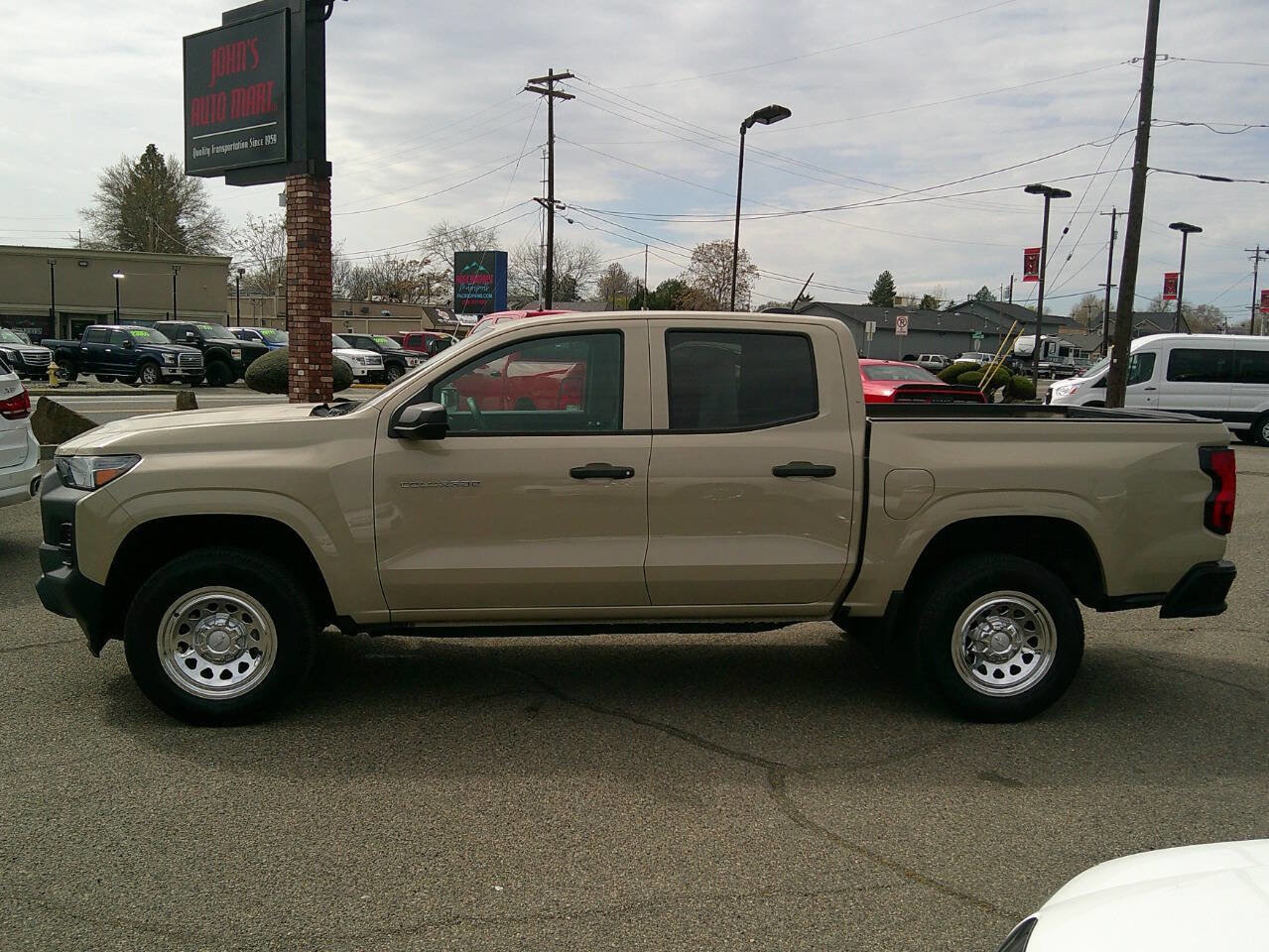Used 2023 Chevrolet Colorado W/T image 4