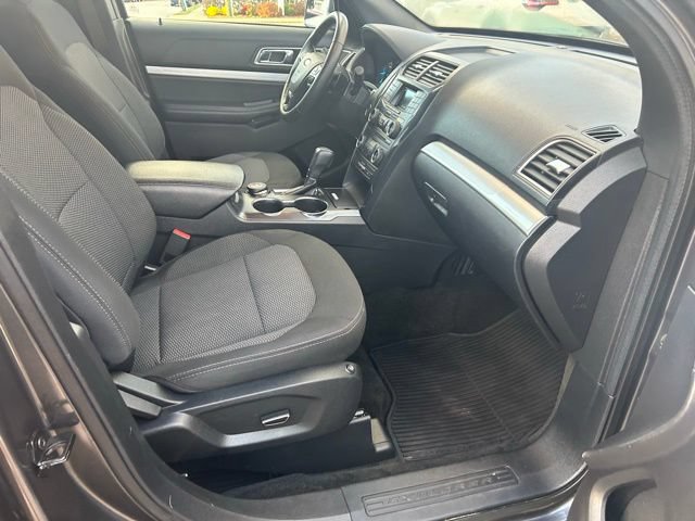 Used 2017 Ford Explorer XLT AWD/4WD image 21