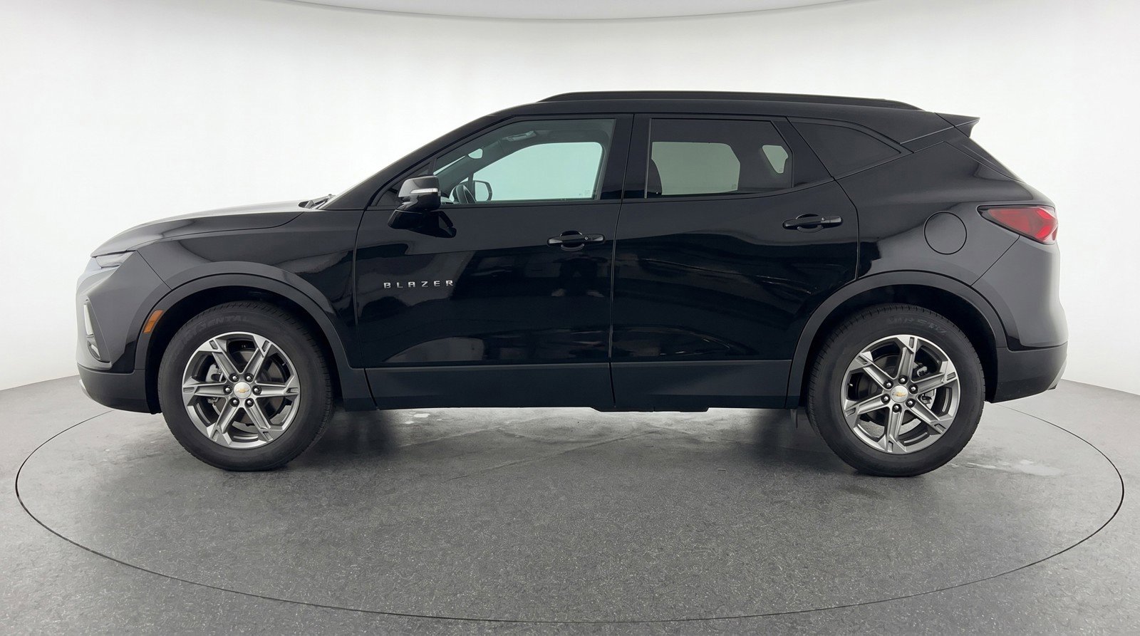 Used 2025 Chevrolet Blazer LT FWD image 5