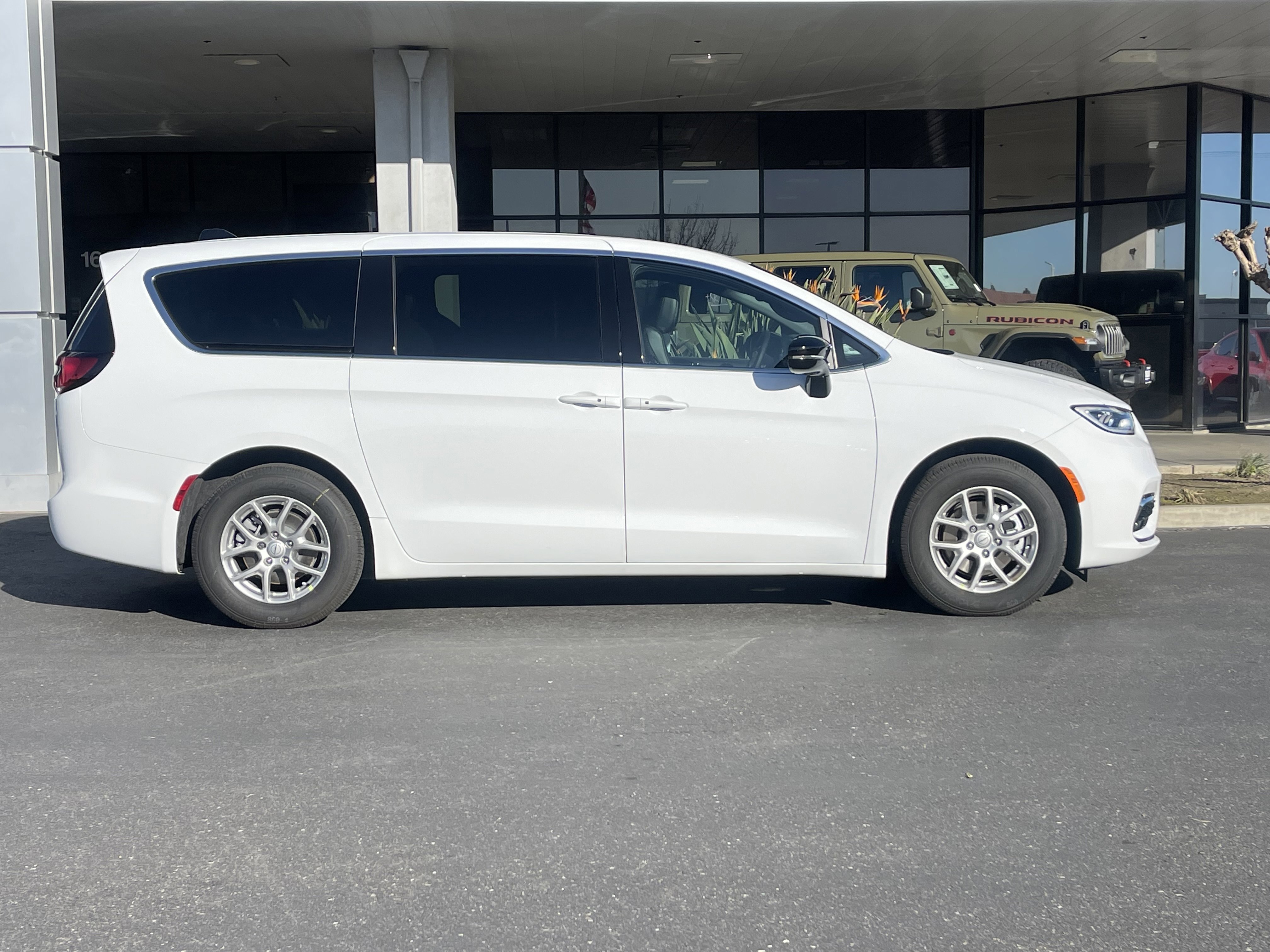 New 2026 Chrysler Pacifica Select FWD image 7