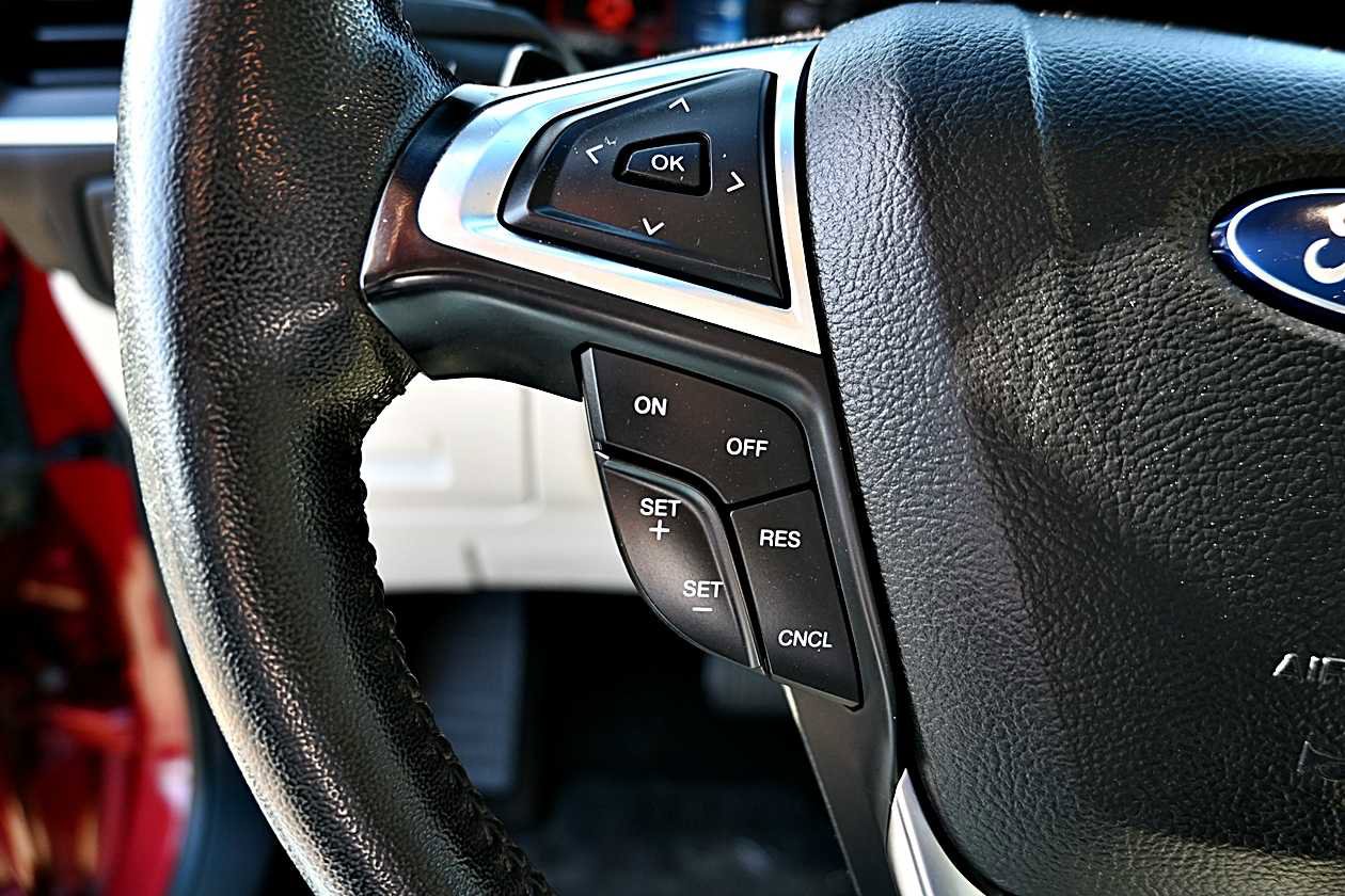 Used 2017 Ford Edge Titanium w/ Equipment Group 302A FWD image 26
