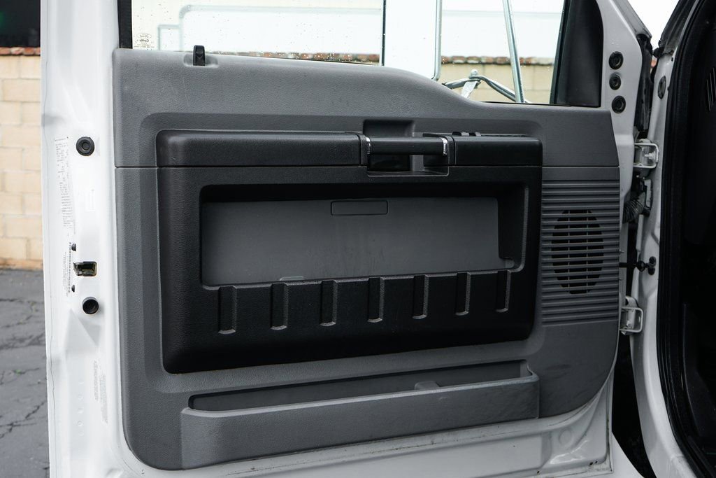 Used 2015 Ford F650 2WD Crew Cab Super Duty image 27