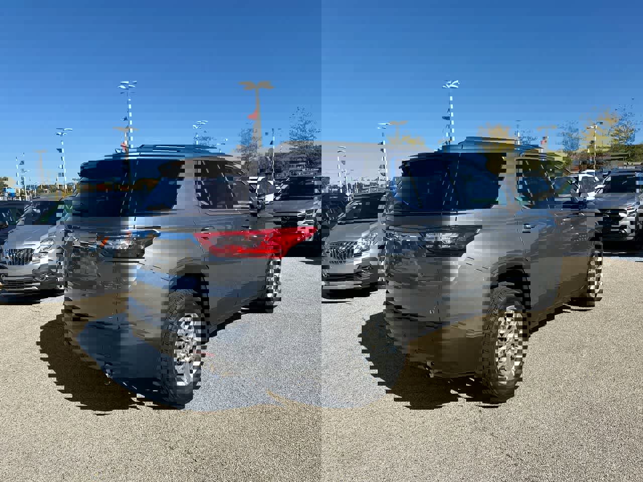 Used 2020 Chevrolet Traverse LT image 13