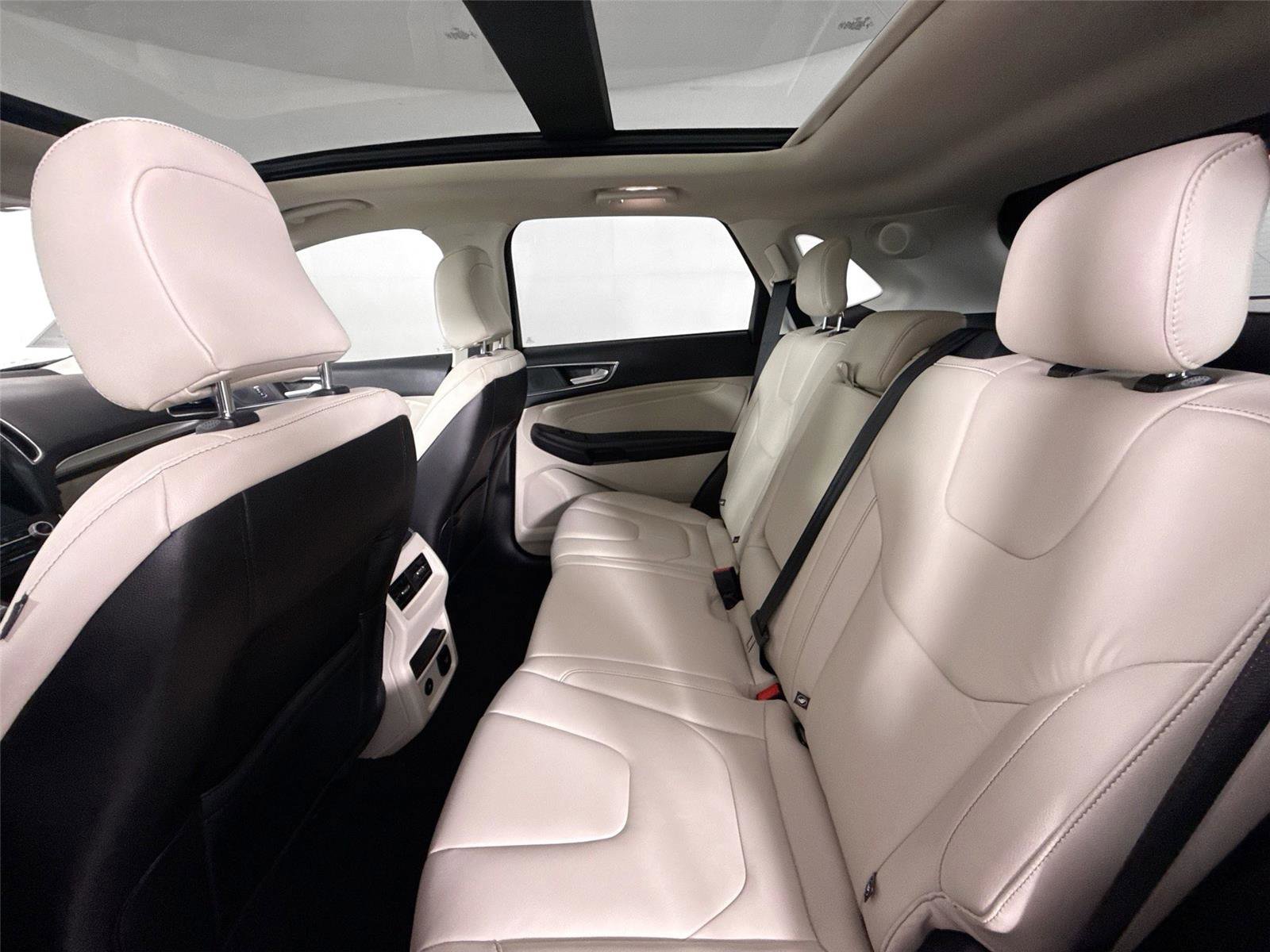 Used 2022 Ford Edge Titanium AWD/4WD image 31