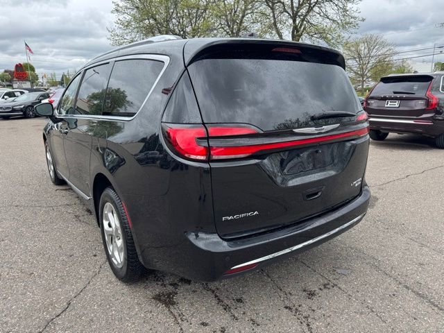 Used 2021 Chrysler Pacifica Limited AWD/4WD image 5