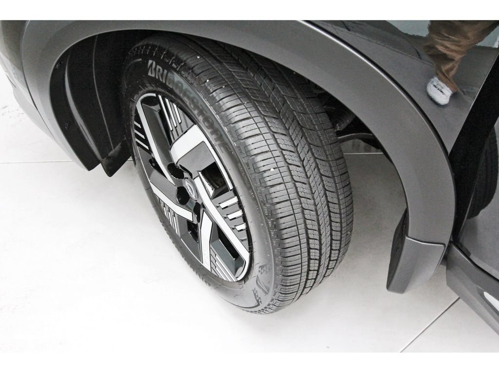 Used 2026 Nissan Kicks SV w/ SV Premium Package FWD image 7