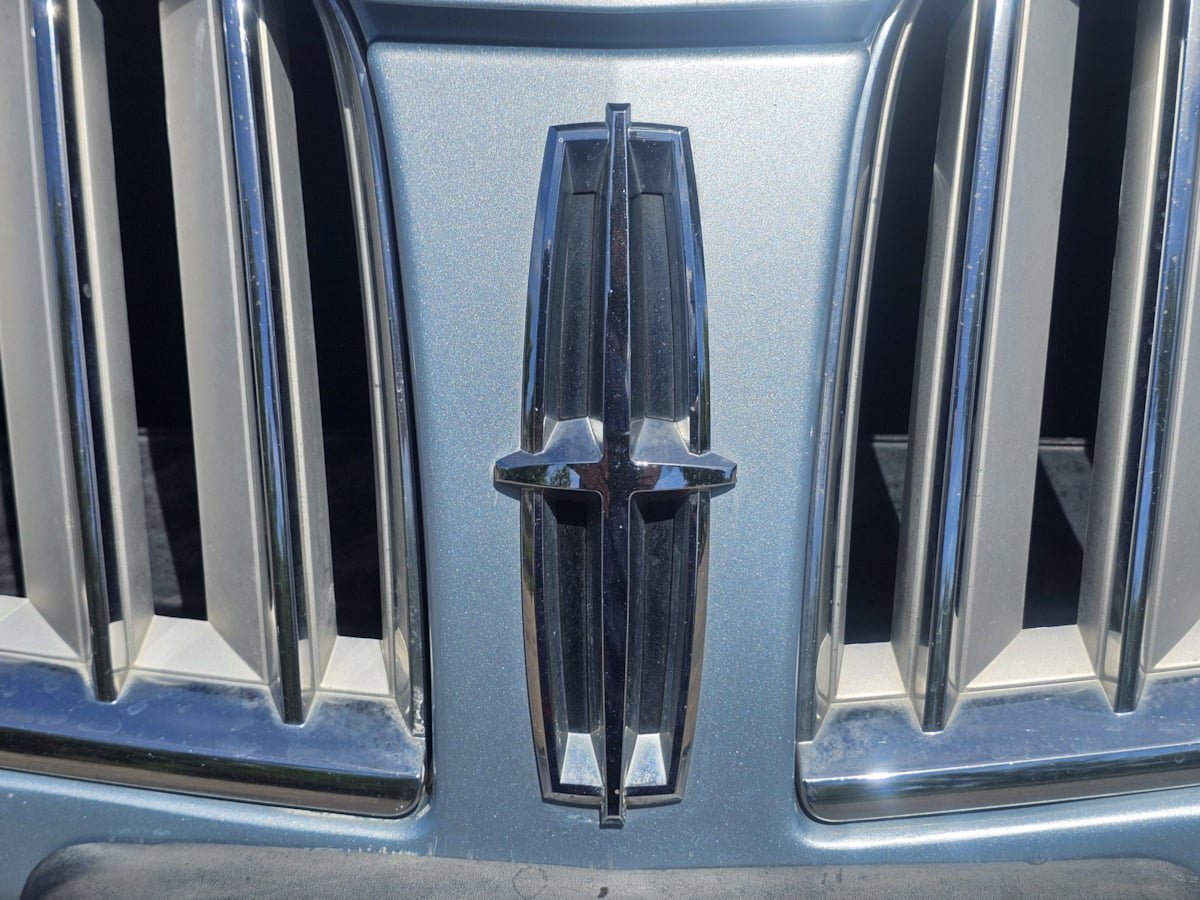Used 2009 Lincoln MKS AWD image 47